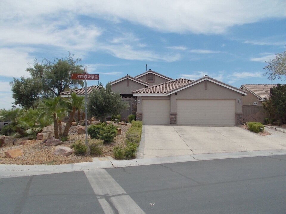 8317 W Jeremiahs Lodge Ave in Las Vegas, NV - Foto de edificio