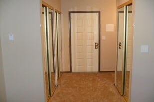 10640 N Ivy Ct, Unit #4 in Mequon, WI - Building Photo