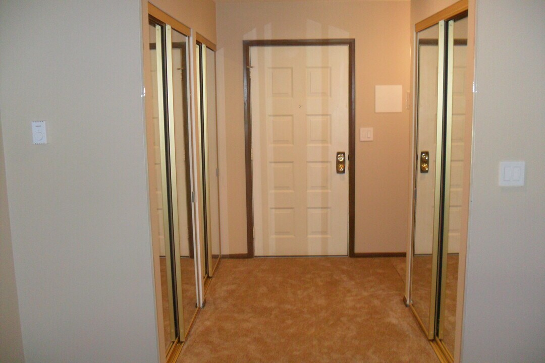 10640 N Ivy Ct, Unit #4 in Mequon, WI - Building Photo