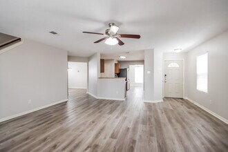 9858 Wing St in Conroe, TX - Foto de edificio - Building Photo