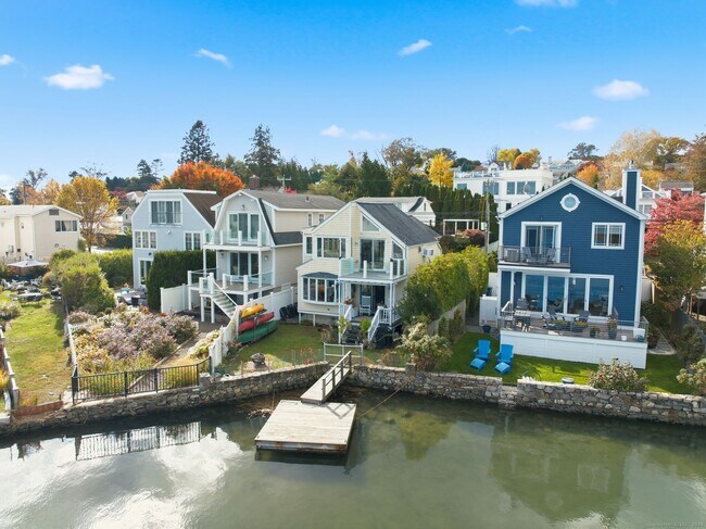 205 Hillspoint Rd in Westport, CT - Building Photo - Building Photo