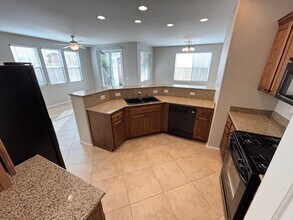 1553 Blue Sierra Ct in Henderson, NV - Foto de edificio - Building Photo