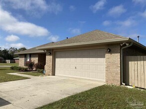 8770 Kennedy Dr in Pensacola, FL - Building Photo - Building Photo