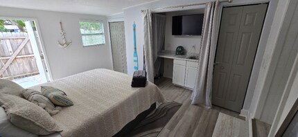 4616 22nd Ave S in St. Petersburg, FL - Foto de edificio - Building Photo