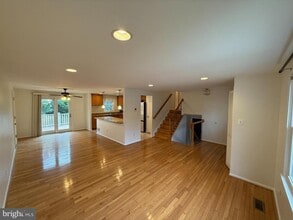 5056 Kenerson Dr in Fairfax, VA - Building Photo - Building Photo
