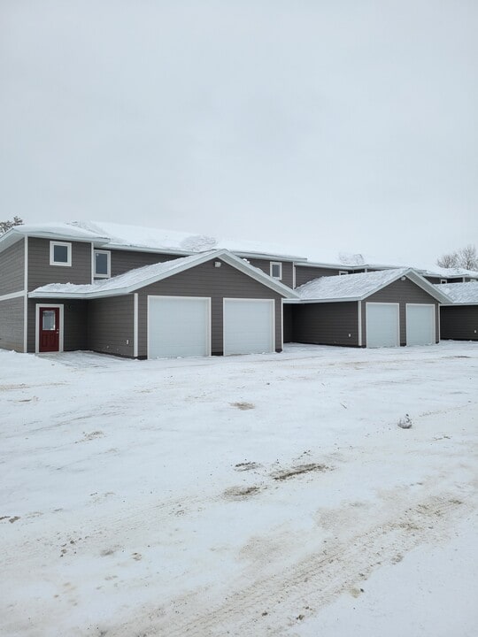 1054 Emma Lou Ln NW in Bemidji, MN - Building Photo