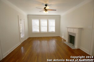 129 E Ridgewood Ct in San Antonio, TX - Building Photo - Building Photo