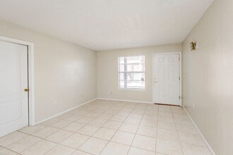5235 Kimberlin Ave, Unit C in Baker, LA - Foto de edificio - Building Photo