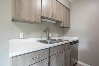 The Neighborhood at Englewood in Grand Rapids, MI - Foto de edificio - Interior Photo