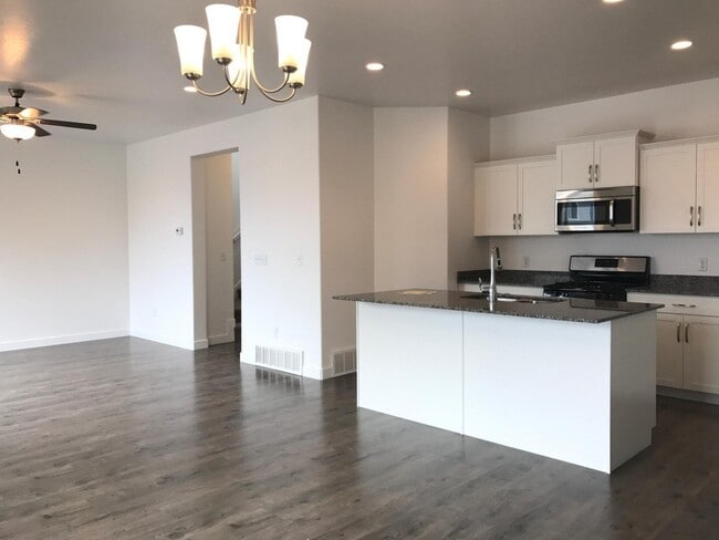 506 S Highpoint Dr in Saratoga Springs, UT - Building Photo - Building Photo