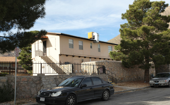 Hillmark Apartments in El Paso, TX - Building Photo - Building Photo