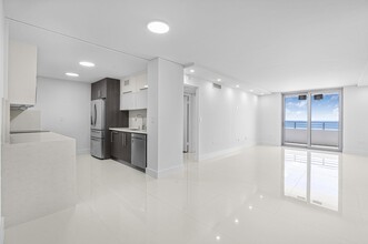 5555 Collins Ave in Miami, FL - Building Photo - Building Photo