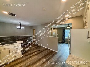 1308 E 12th St in Sioux Falls, SD - Building Photo - Building Photo
