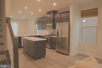 2816 Devonshire Clfs Ter in Hyattsville, MD - Building Photo - Building Photo