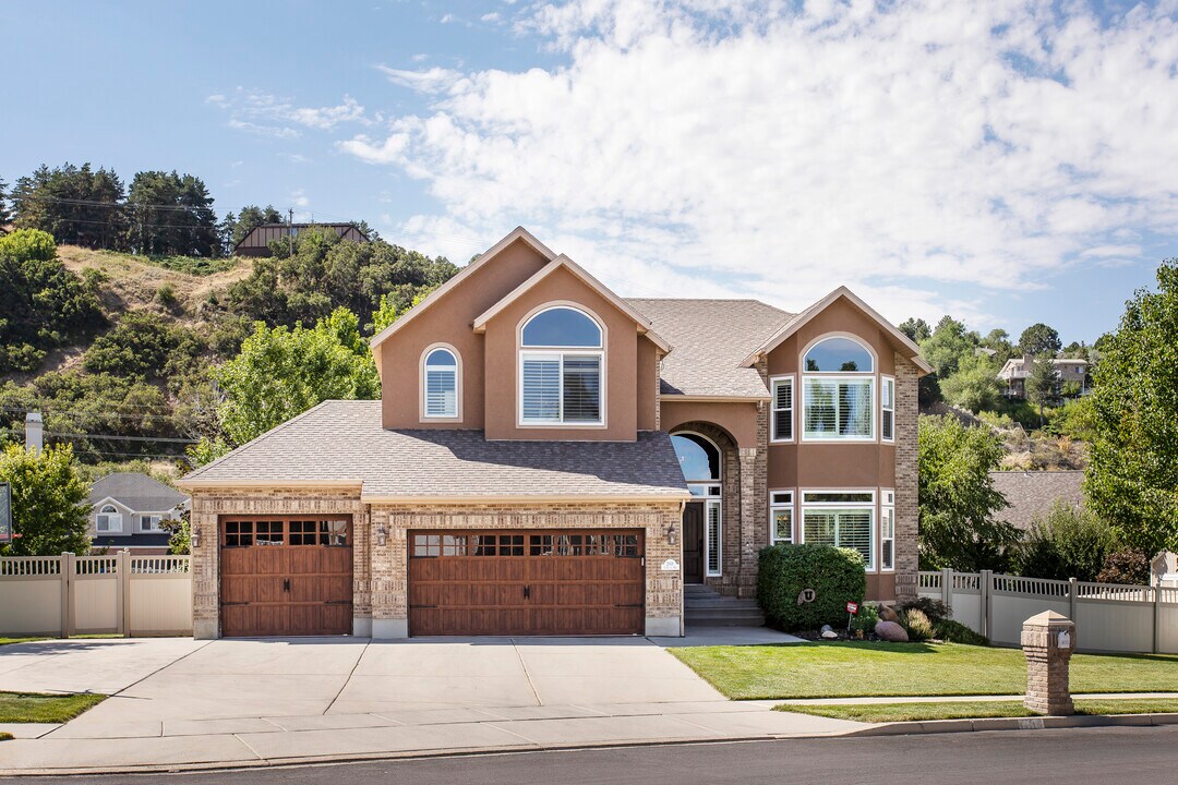 2818 E Falcon Wy in Sandy, UT - Building Photo