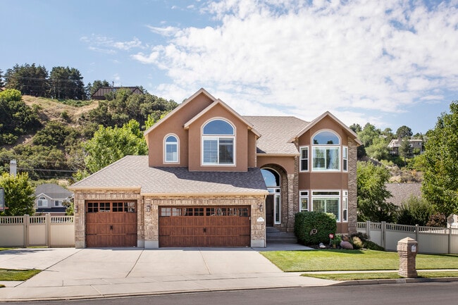 property at 2818 E Falcon Wy