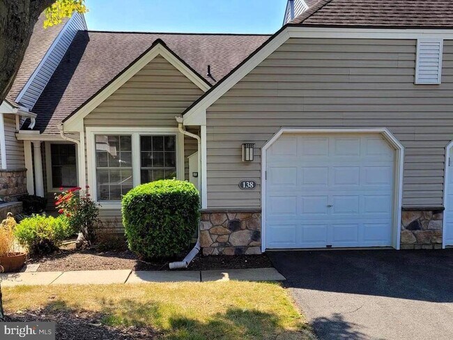 138 Hawthorne Ct in Wyomissing, PA - Building Photo - Building Photo