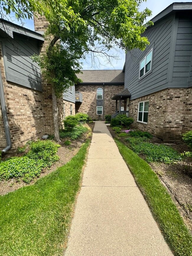 39 Foxcroft Rd in Naperville, IL - Building Photo - Building Photo