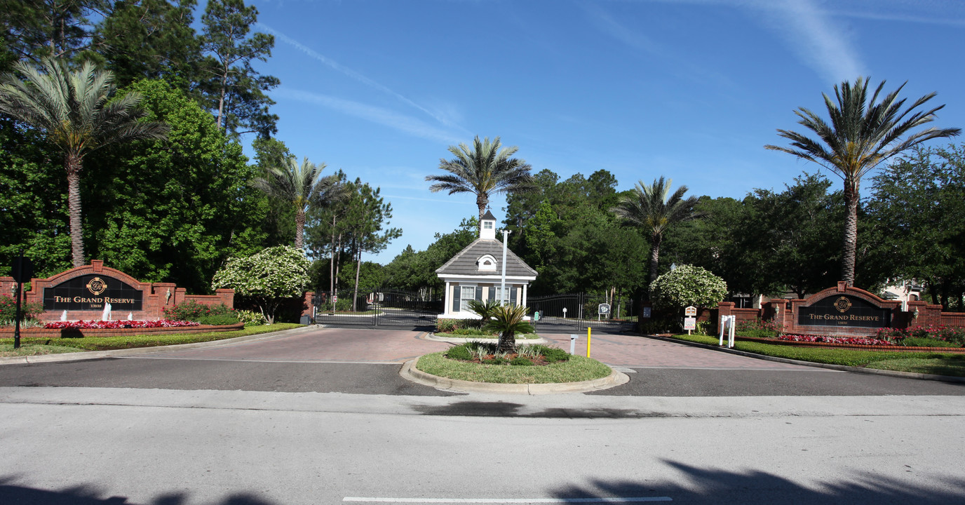 Grand Reserve Condominiums in Jacksonville, FL - Building Photo