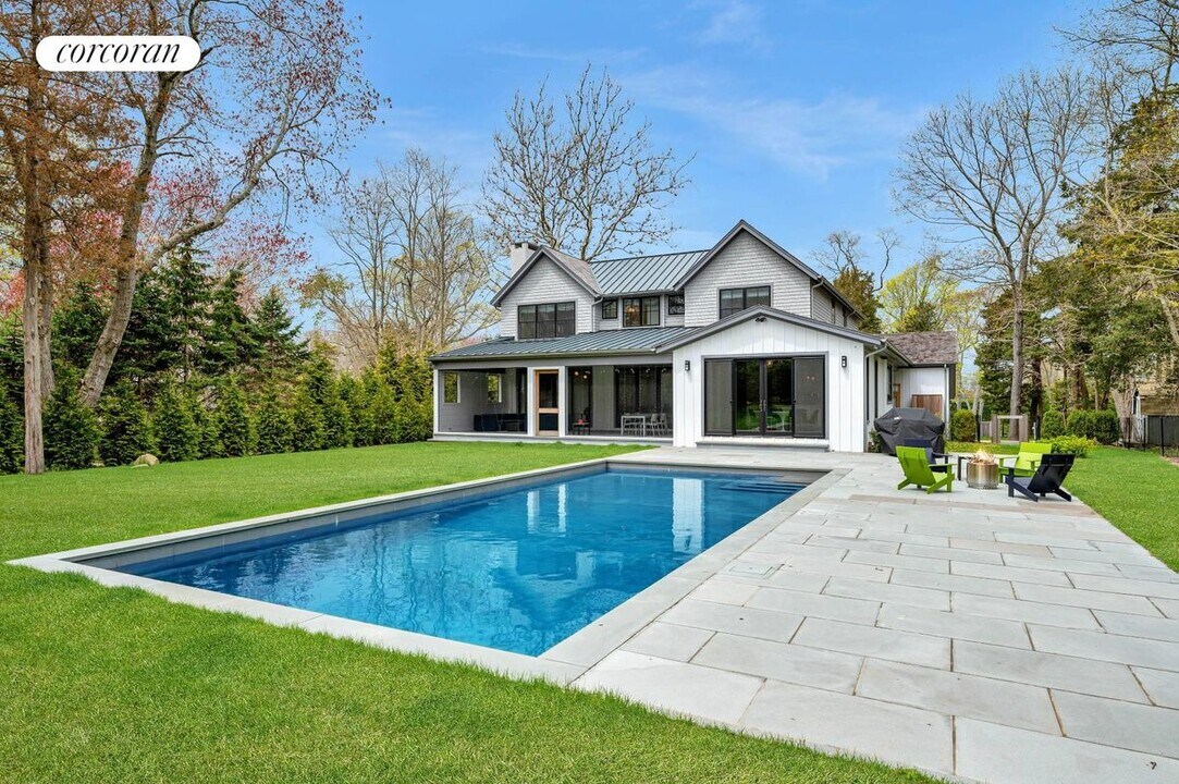 50 Dumar Dr in Sag Harbor, NY - Building Photo