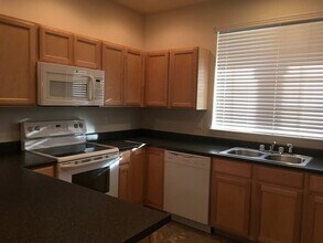 831 Lakebrook Ct in Windsor, CO - Building Photo - Building Photo