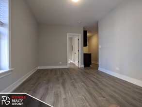 709 W Brompton Ave, Unit 32 in Chicago, IL - Building Photo - Building Photo