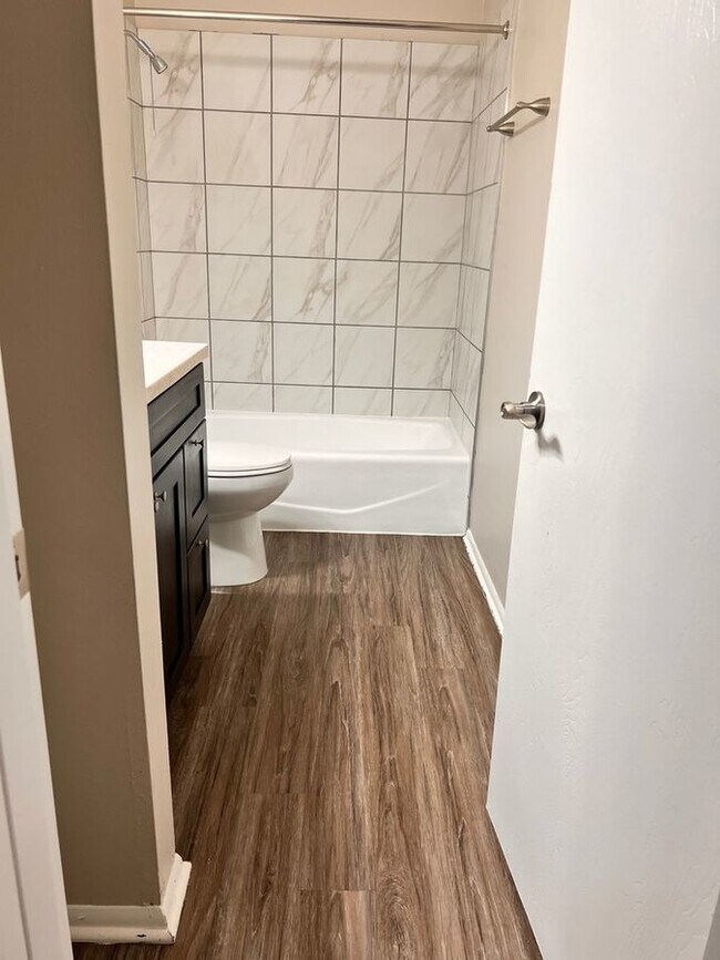 1047 Scarborough Ct-Unit -L3 in Chesterton, IN - Building Photo - Building Photo