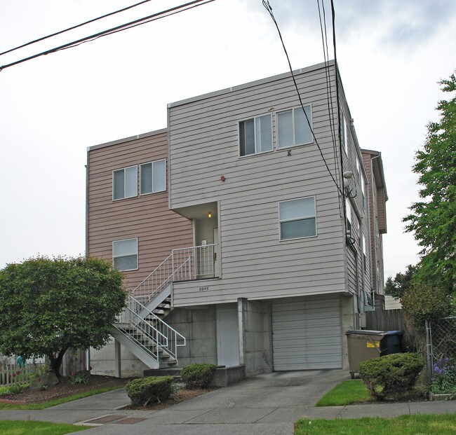 Midvale Apartments in Seattle, WA - Foto de edificio - Building Photo