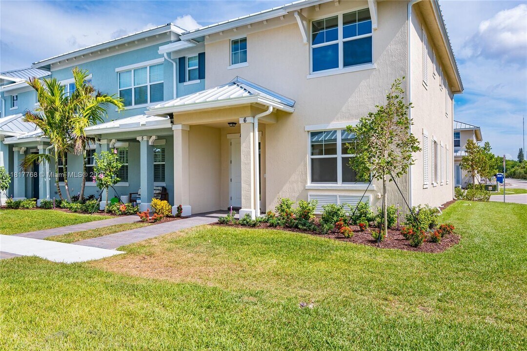 1040 Eucalyptus Dr in Hollywood, FL - Foto de edificio