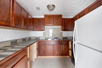 8949 8th Ave in Jacksonville, FL - Foto de edificio - Building Photo