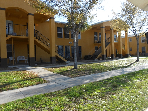 Daytona Garden in Daytona Beach, FL - Building Photo