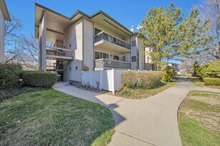 5761 S Waterbury Cir in Murray, UT - Building Photo