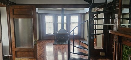 826 W 10th St, Unit Front unit in Erie, PA - Building Photo - Building Photo