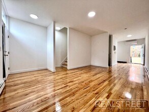 Charming 2 Bed 1.5 Bath Upper Duplex in Bu in Brooklyn, NY - Building Photo - Building Photo