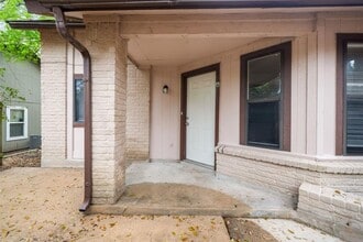 1005 Milford Way in Austin, TX - Foto de edificio - Building Photo