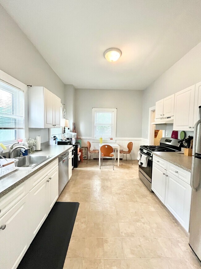 85 Easton St, Unit 1 in Boston, MA - Building Photo - Building Photo
