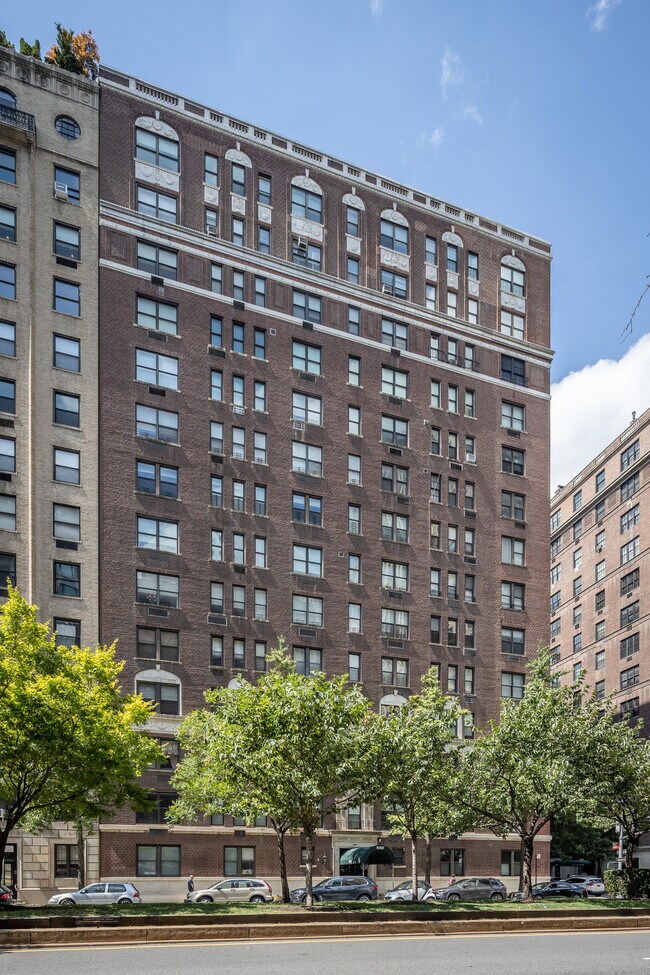 1050 Park Ave in New York, NY - Foto de edificio - Building Photo