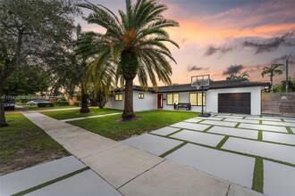 1320 SW 102nd Pl in Miami, FL - Building Photo - Building Photo