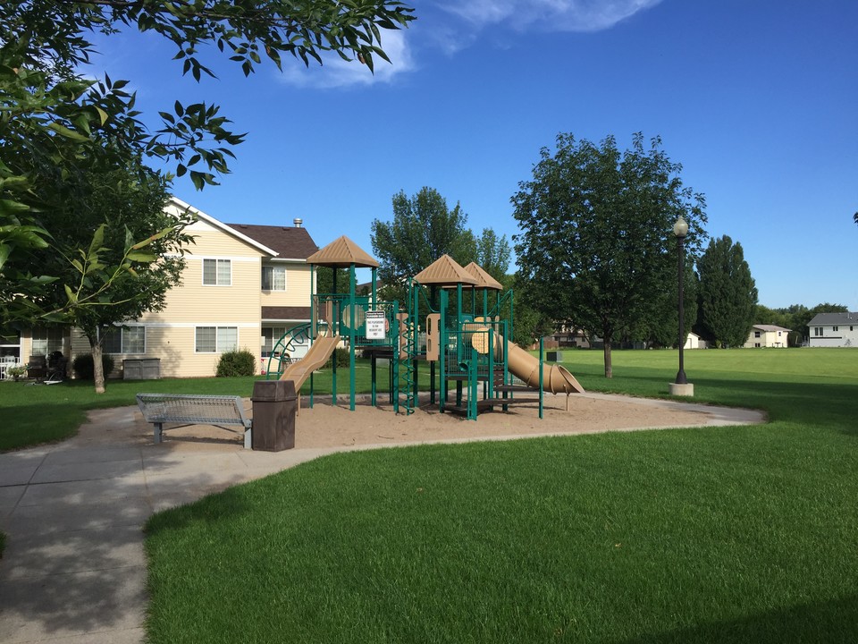 Northwood Park Townhomes in East Grand Forks, MN - Foto de edificio