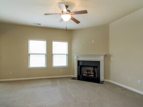 2345 Morgan Farm Dr in Buford, GA - Foto de edificio - Building Photo