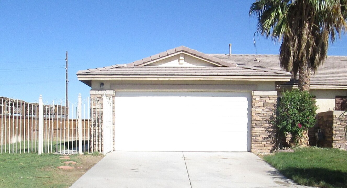 1310 Ramona Ct in Imperial, CA - Building Photo