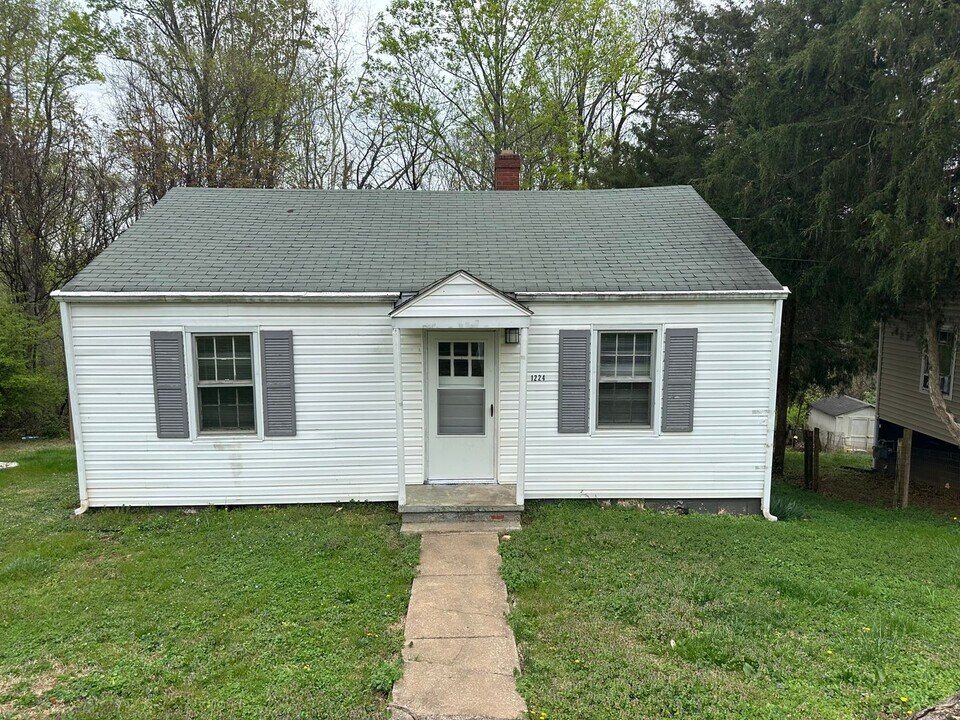 1224 Shirley Rd in Lynchburg, VA - Building Photo