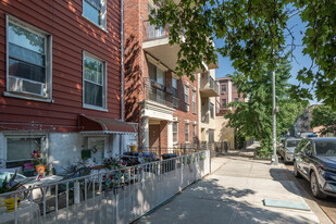 687 Leonard St in Brooklyn, NY - Foto de edificio - Building Photo