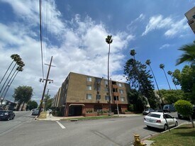 300 S Gramercy Pl in Los Angeles, CA - Building Photo