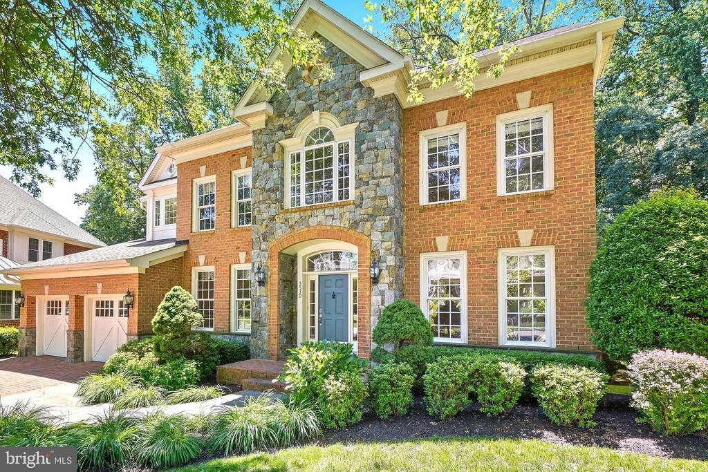 3530 Schuerman House Dr in Fairfax, VA - Building Photo