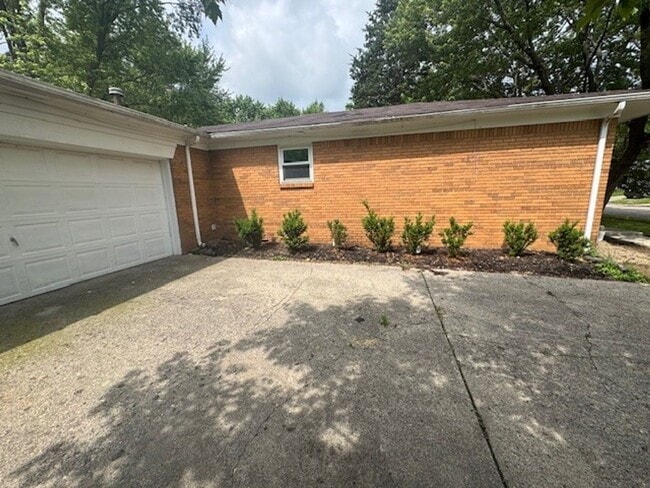10229 Baribeau Ln in Indianapolis, IN - Building Photo - Building Photo