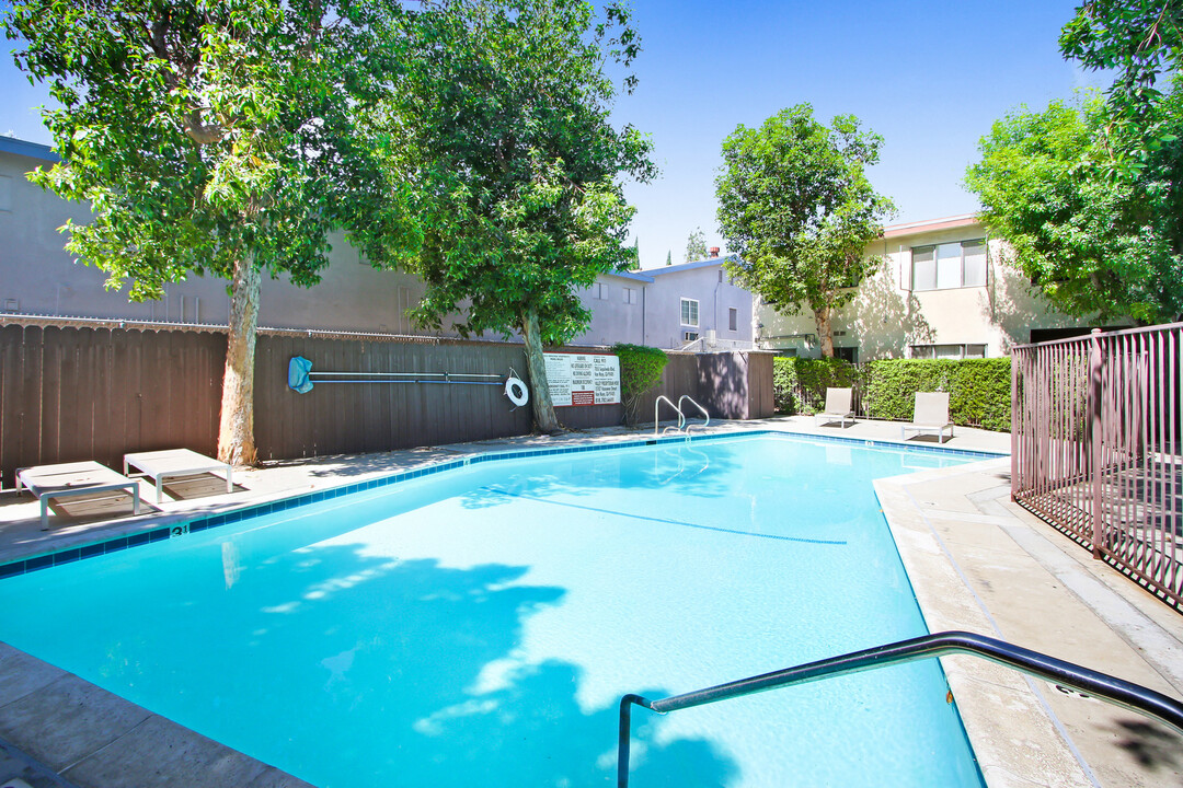 Sepulveda Apartments in Van Nuys, CA - Building Photo