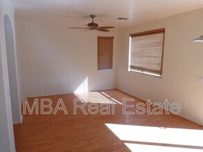 5517 S 11th Pl in Phoenix, AZ - Foto de edificio - Building Photo