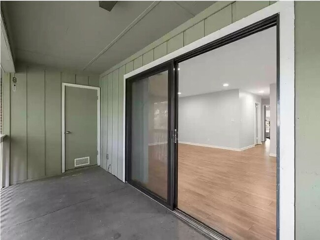 2017 Powers Ferry Trce SE, Unit 2017 in Marietta, GA - Building Photo - Building Photo