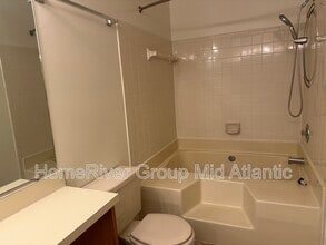 6921 Victoria Dr in Alexandria, VA - Building Photo - Building Photo